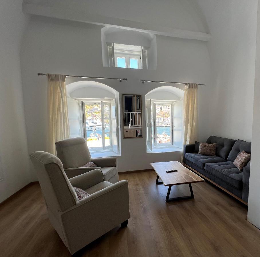 Douskos Port House Hotel Hydra  Luaran gambar