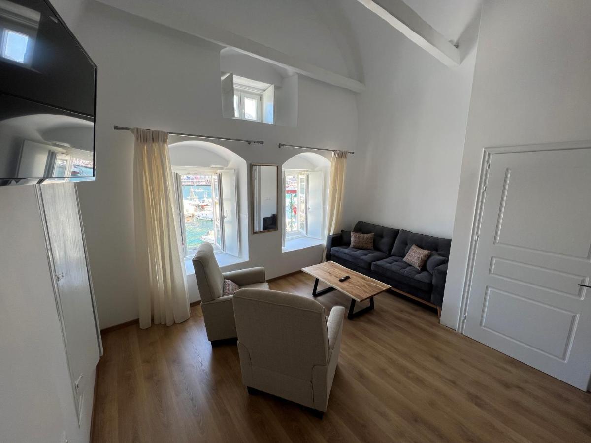 Douskos Port House Hotel Hydra  Luaran gambar